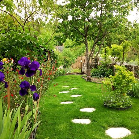 Le Petit Jardin Yoyo Hotel Monts Eksteriør billede